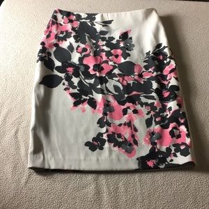 NY&CO floral pencil skirt size 2 NWT
